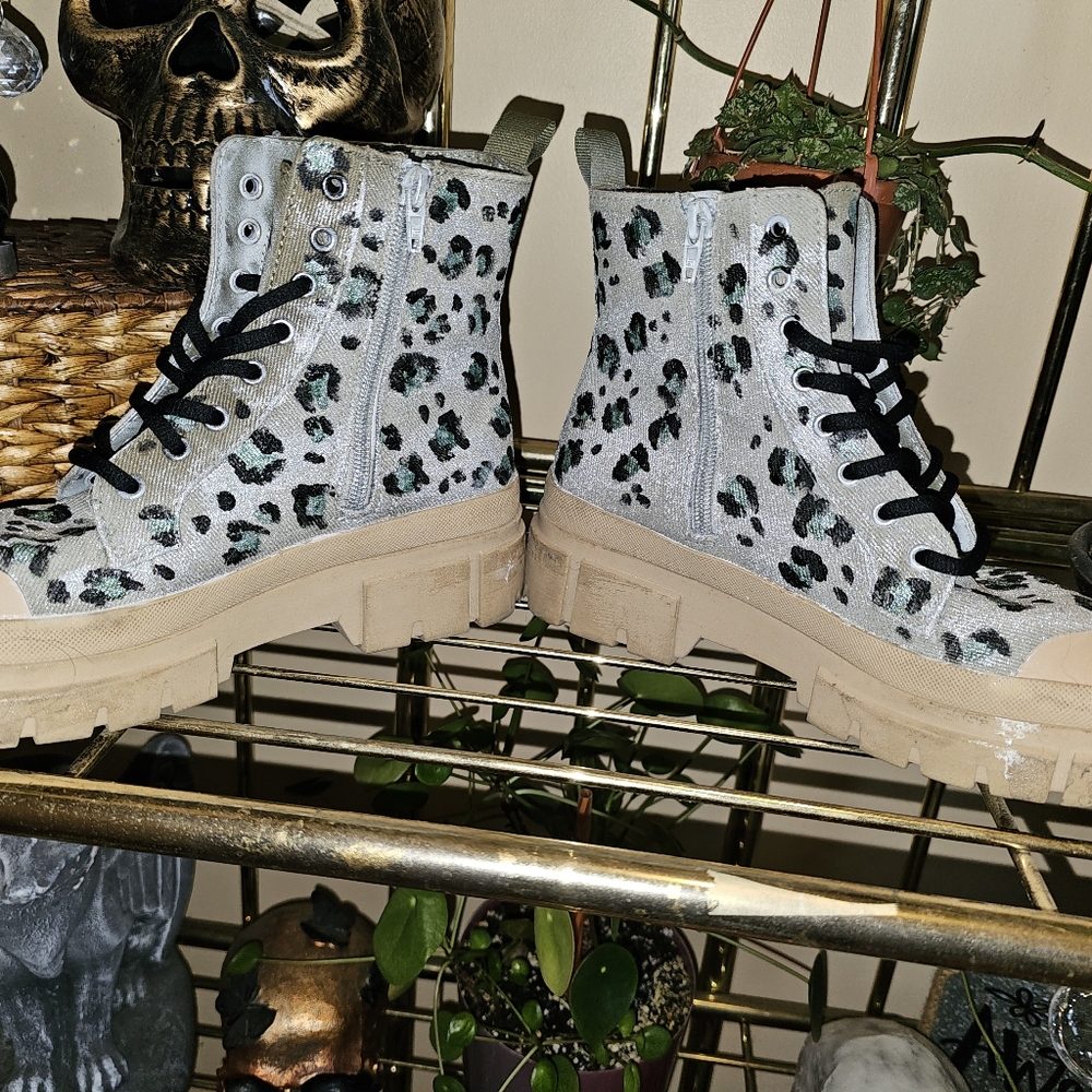 Custom leopard boots - Picture 2 of 3